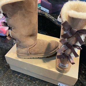 Ugg tall bow tied Kid boots, size 3. Barely worn. Looks like new.
